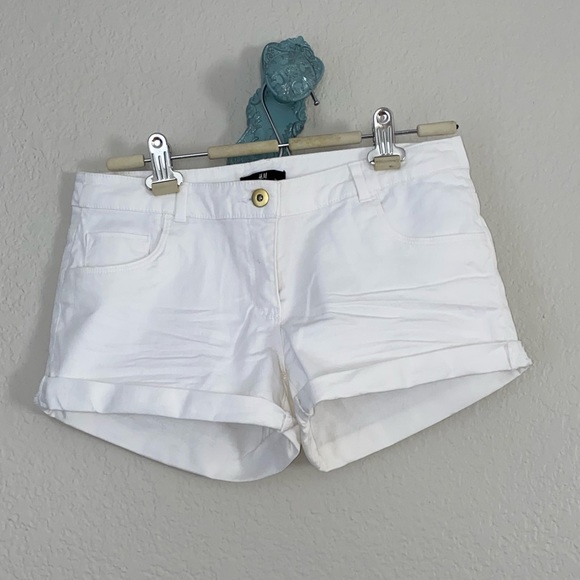 New H&M white shorts - Picture 3 of 7